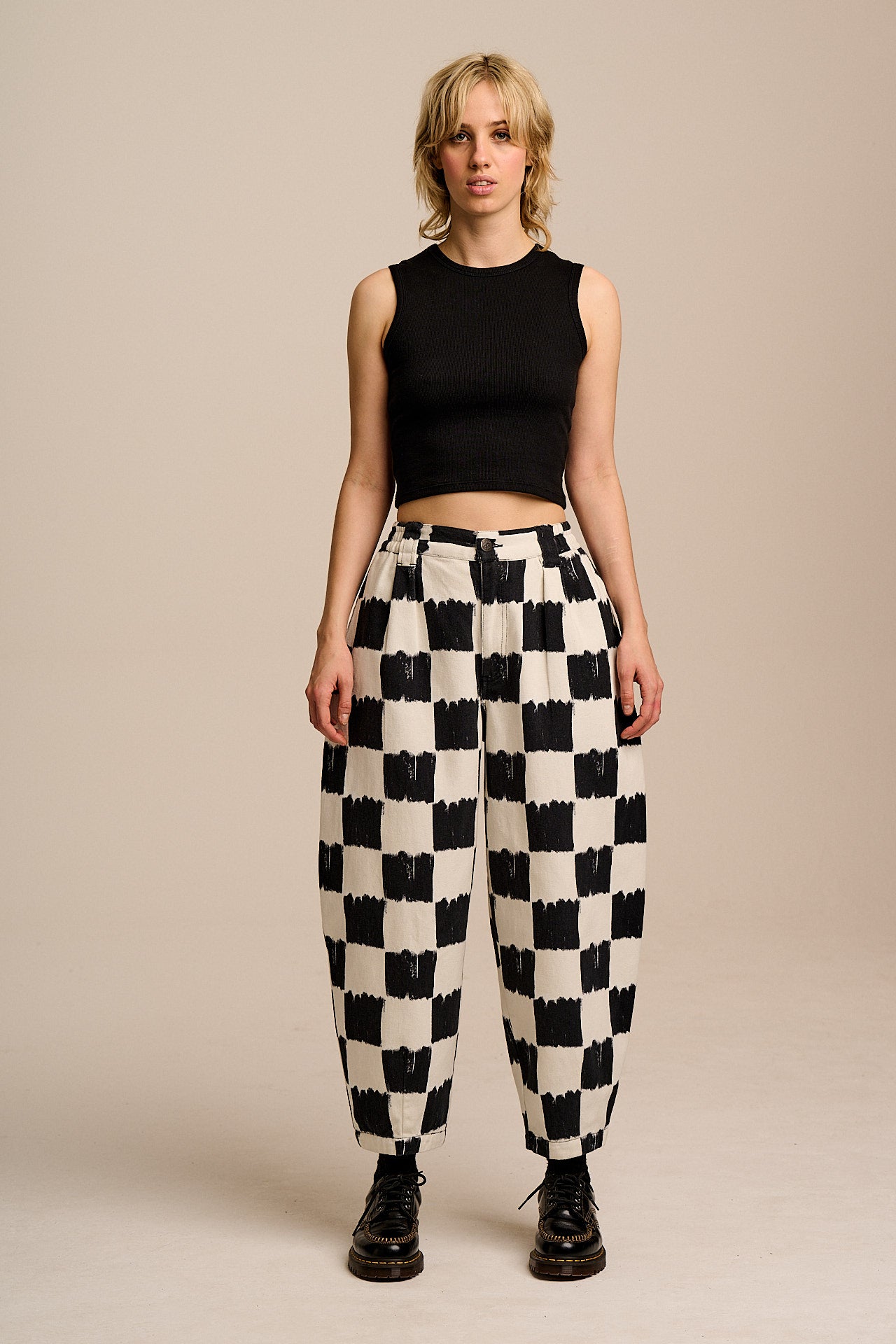 Ashby - Cotton Barrel Leg Trousers in Black & Ecru Blurred Checkerboard