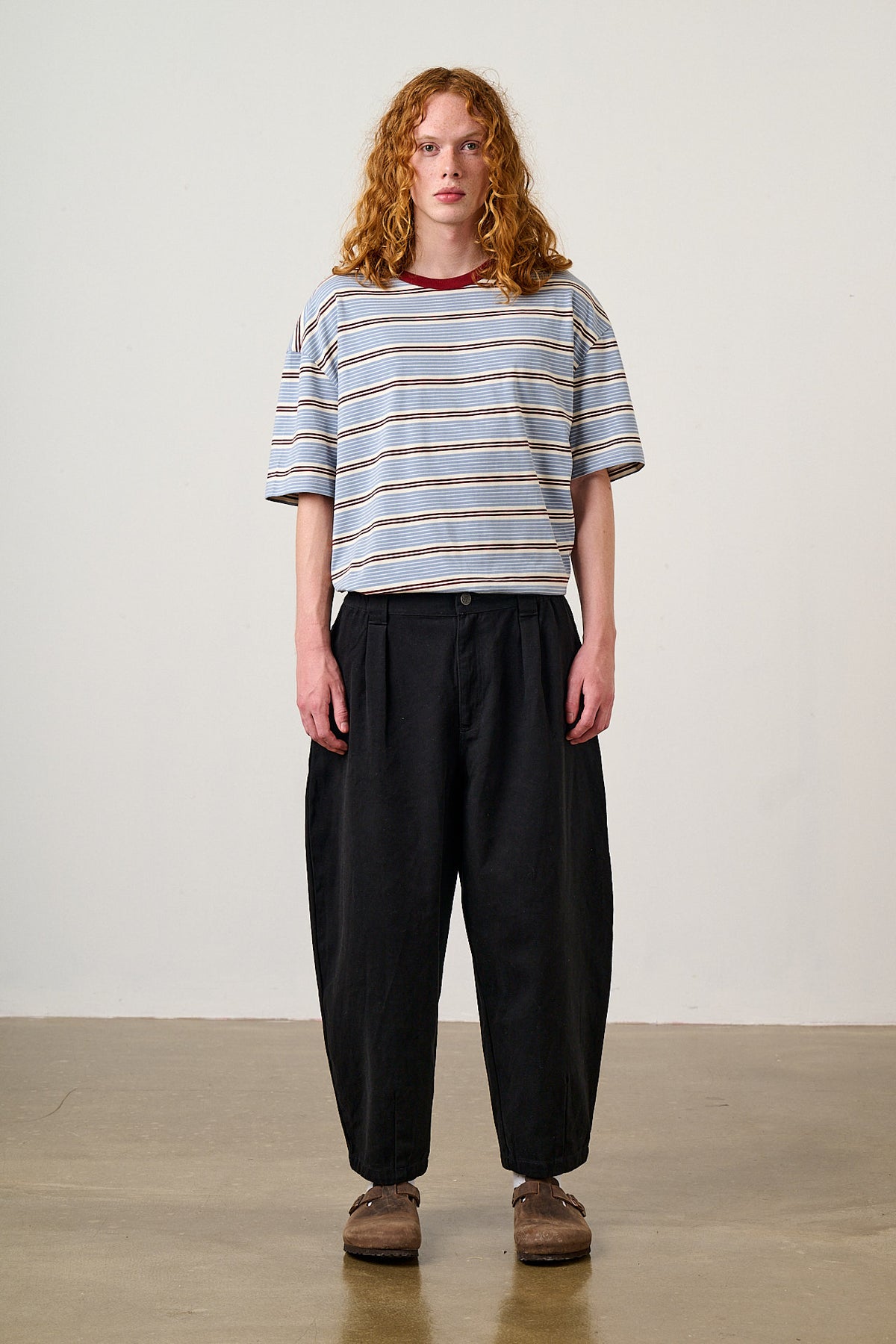 Ashby - Cotton Barrel Leg Trousers in Black