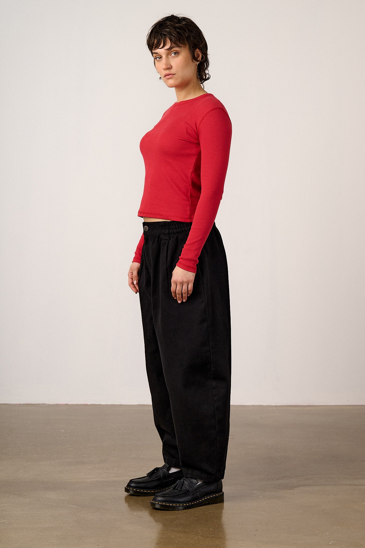 Ashby - Cotton Barrel Leg Trousers in Black