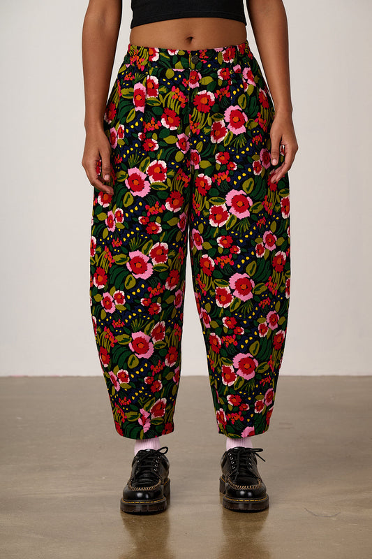Ashby - Cotton Barrel Leg Trousers in Black Marie Print