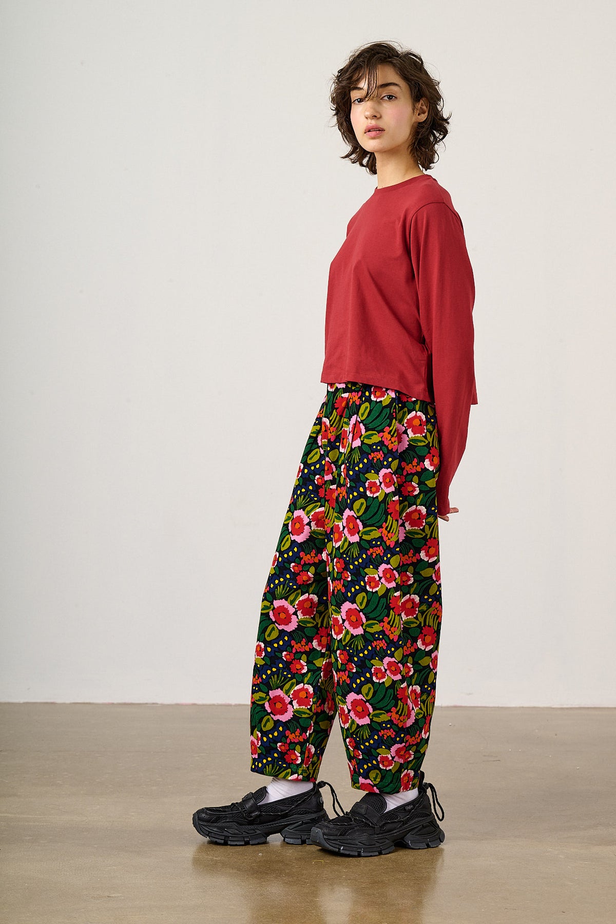 Ashby - Barrel Leg Trousers Organic Cotton in Black Marie Print