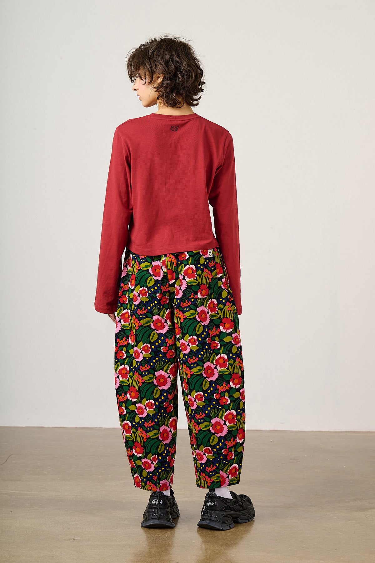 Ashby - Barrel Leg Trousers Organic Cotton in Black Marie Print