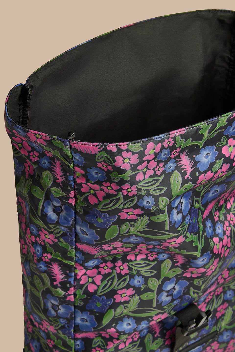 Jenson - Roll Top Backpack in Ditsy Floral