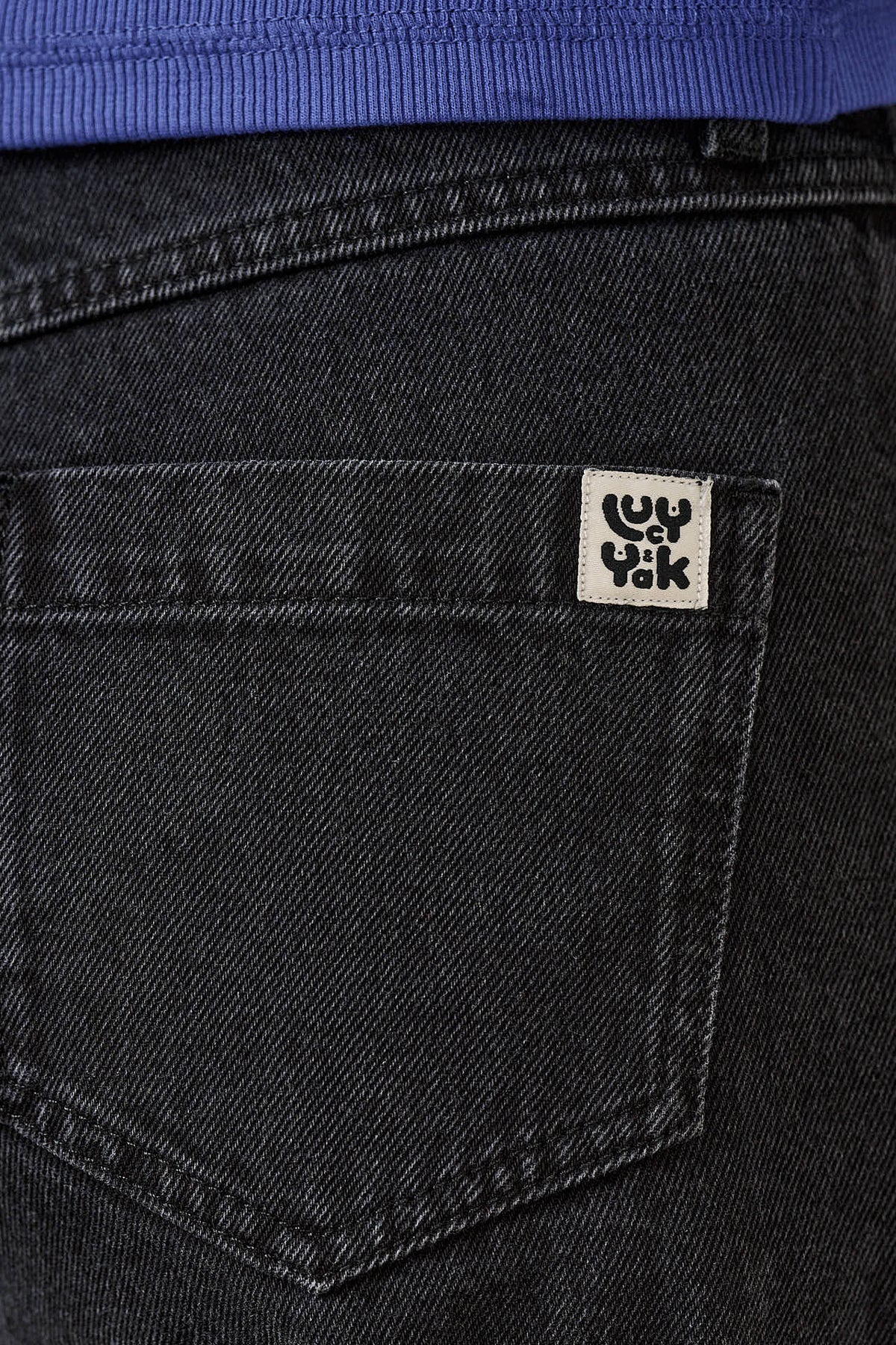 Linden - 90's Straight Leg Jeans in Blackwash