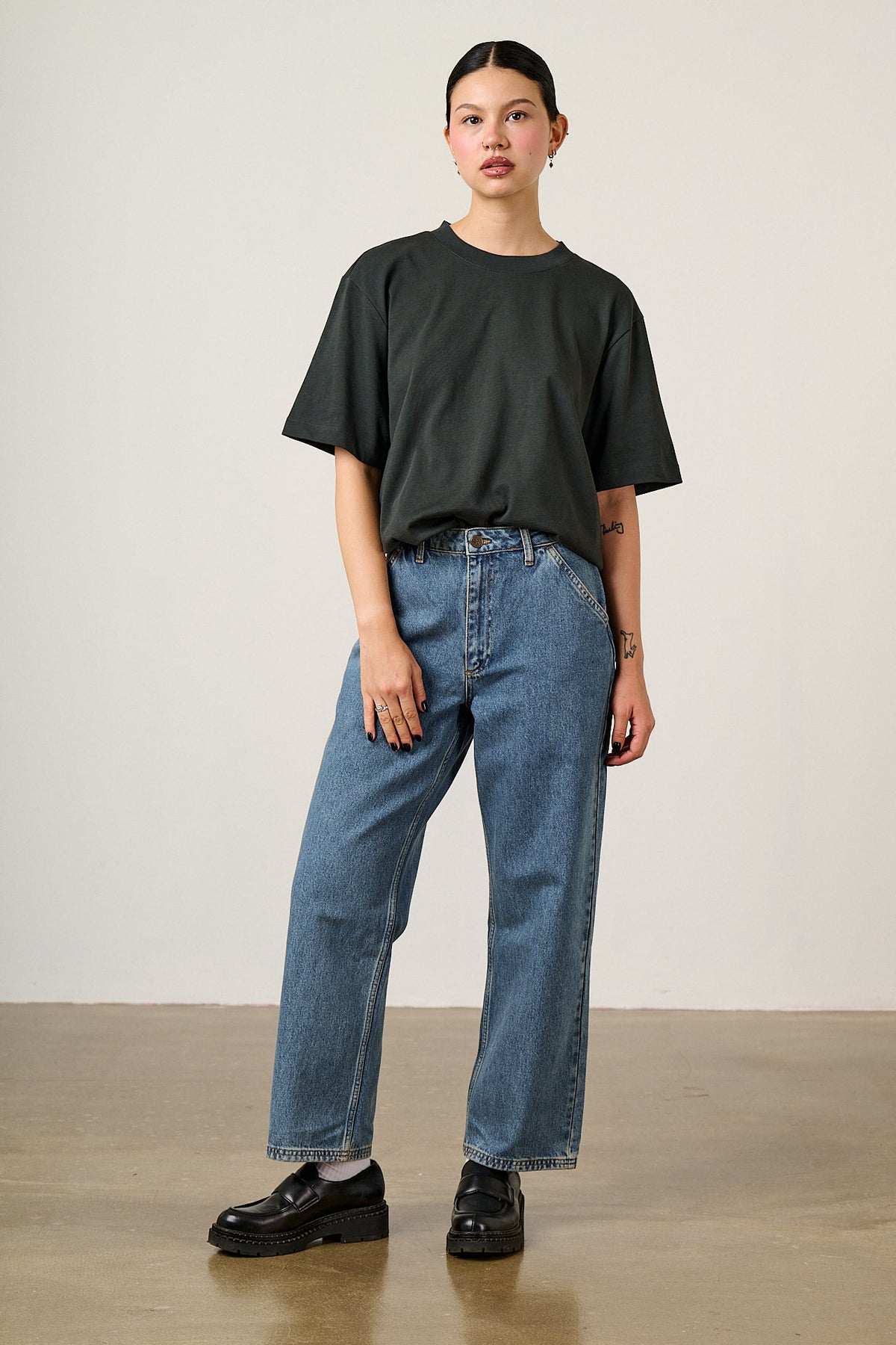 Linden -  90's Straight Leg Jeans in Midwash Denim