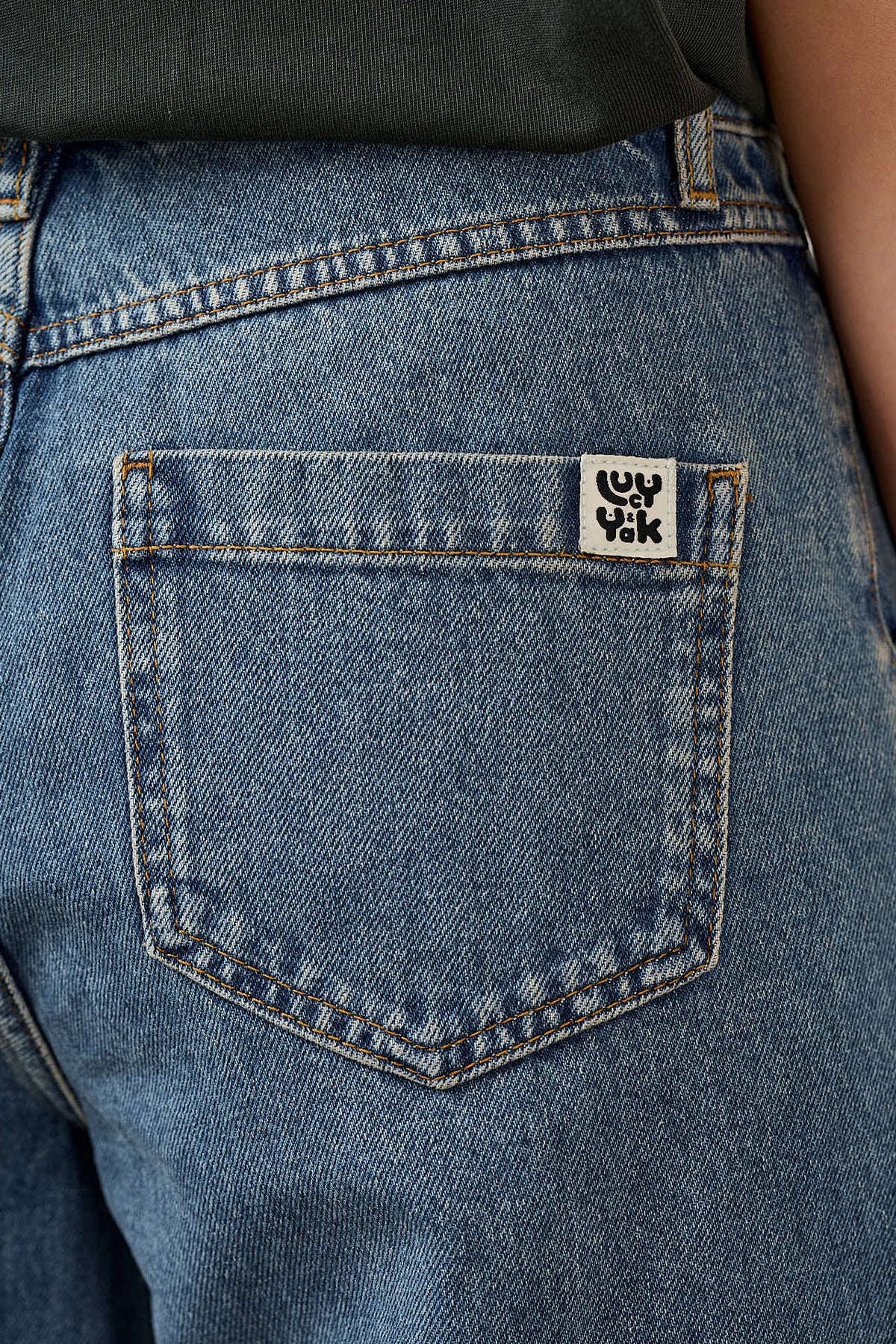 Linden -  90's Straight Leg Jeans in Midwash Denim