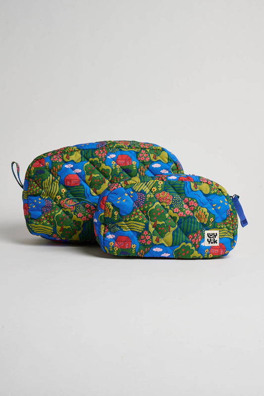 Malina - Small Washbag in Farmyard Scene