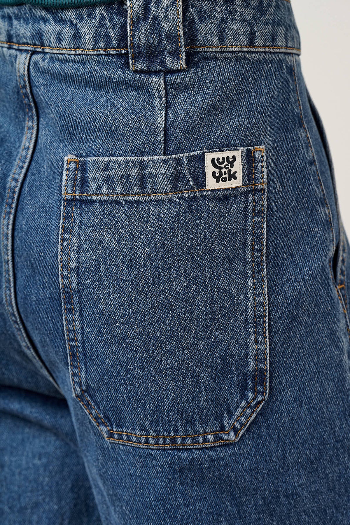 Delores - Wide Leg Jeans Organic Cotton Denim in Mid Wash Blue