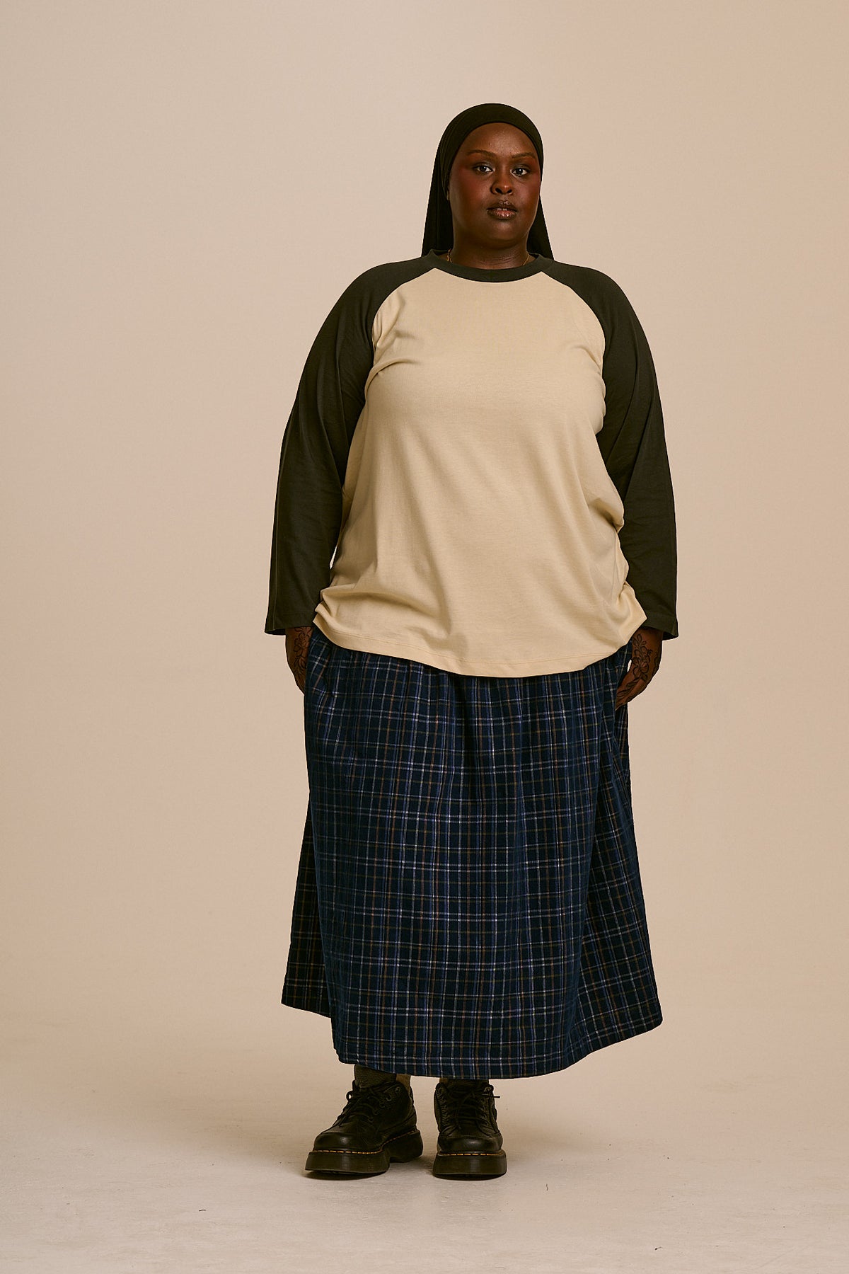 Bennett - Oversized Organic Cotton Raglan Tee in Ecru & Black (IMPERFECT)