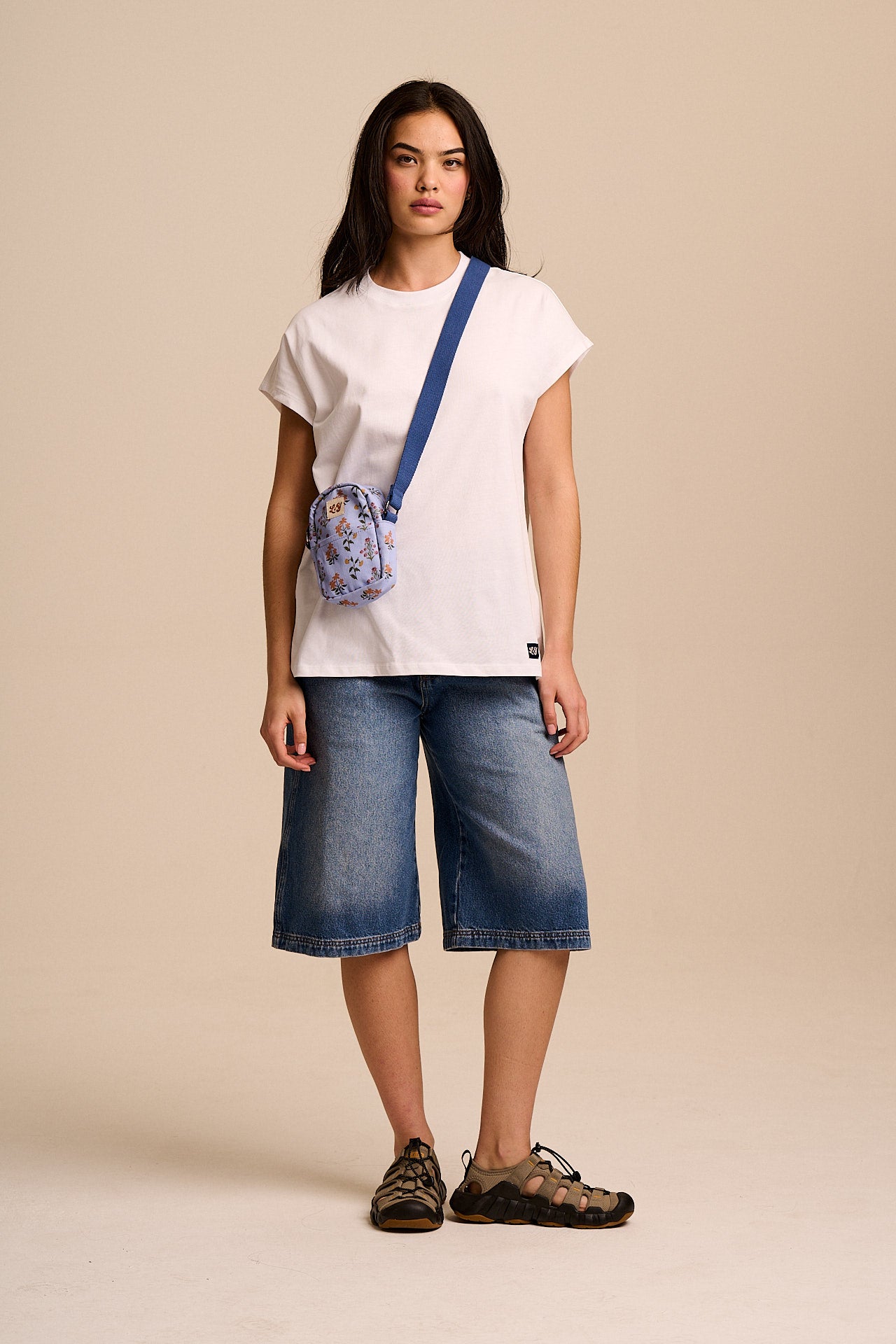 Brady - Cotton Crossbody Bag in Blue Walled Blooms