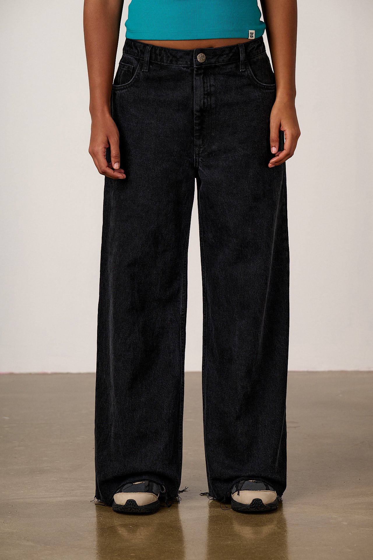 Carter - High Waisted Denim Jeans in Washed Black