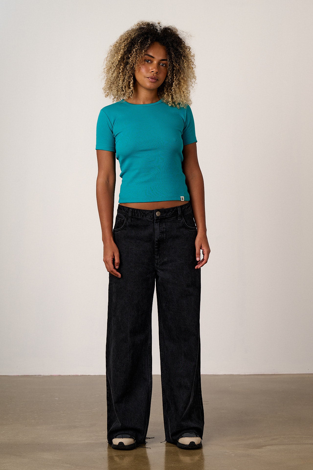 Carter - High Waisted Denim Jeans in Washed Black