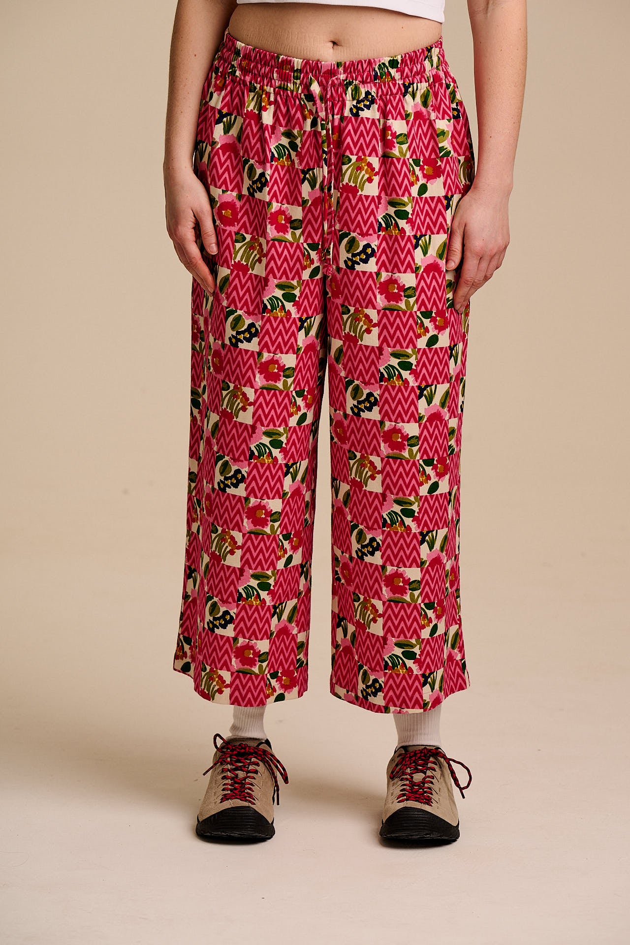Lucy　0710 Chuck - Wide Leg Cotton Trousers in Zig Zag Floral Checkerboard
