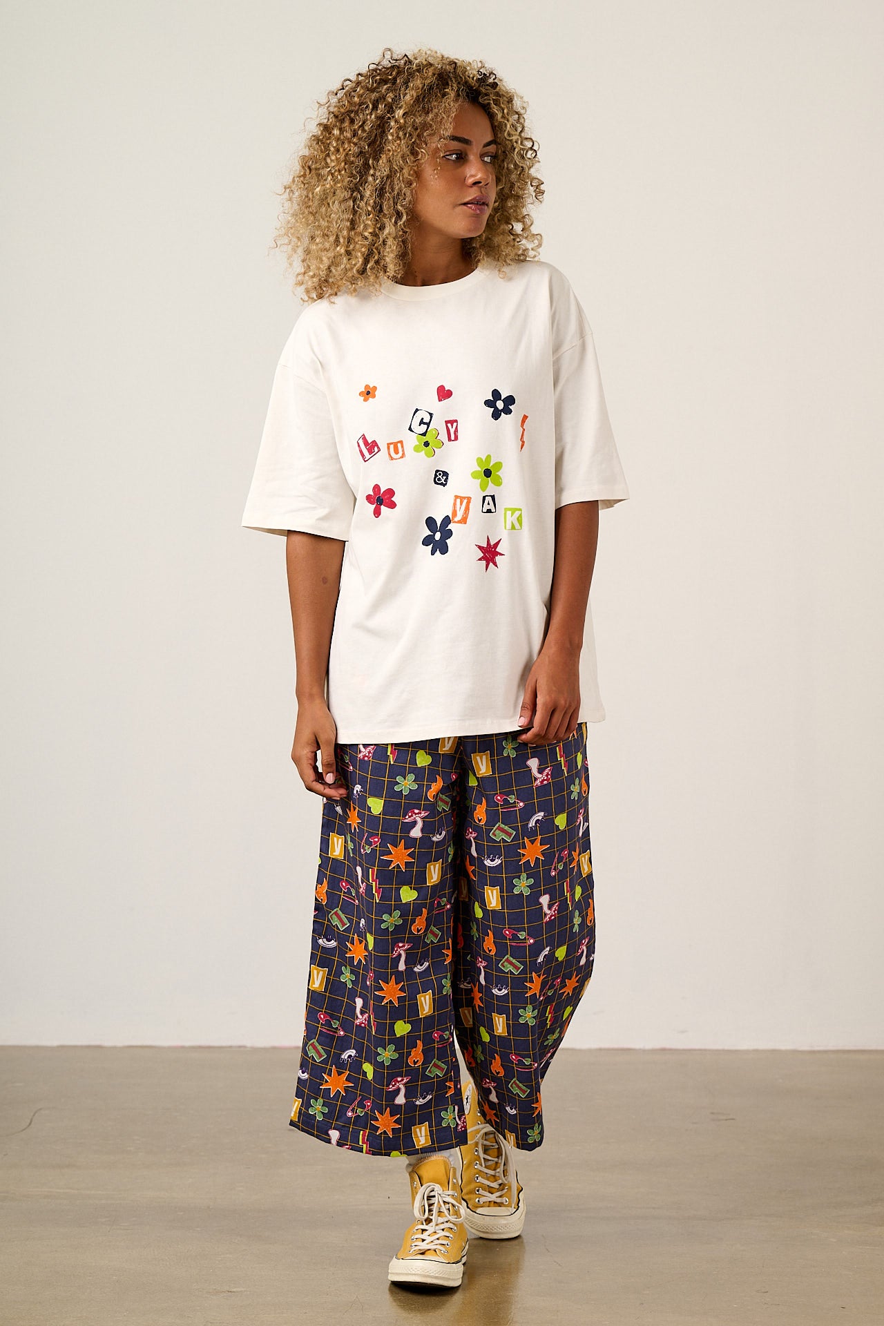Benny - Oversized Cotton T-Shirt in Punk Scribbled Floral Graphic