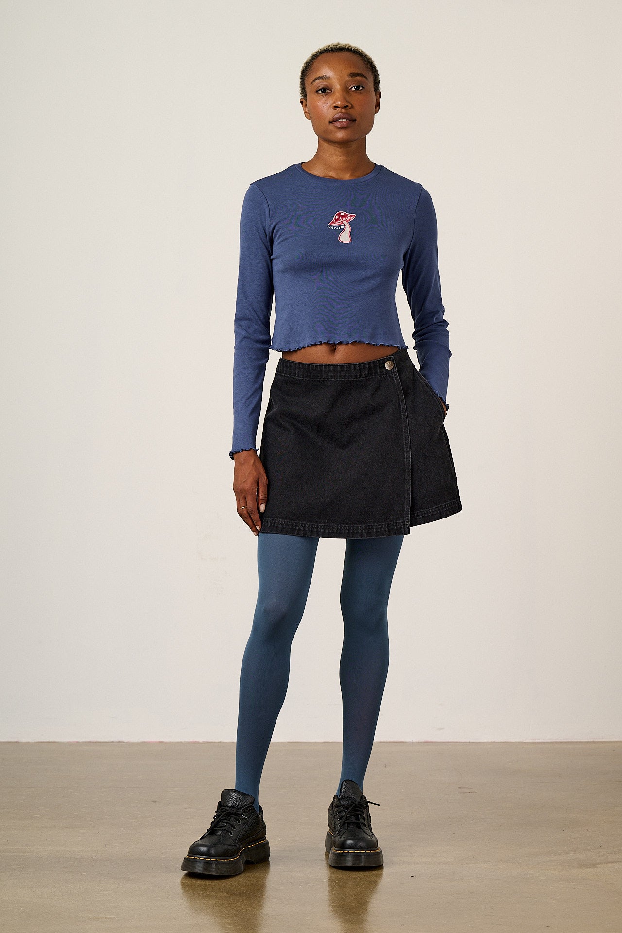 Hansel - Long Sleeve Cotton Crop Top in Mushroom Embroidery