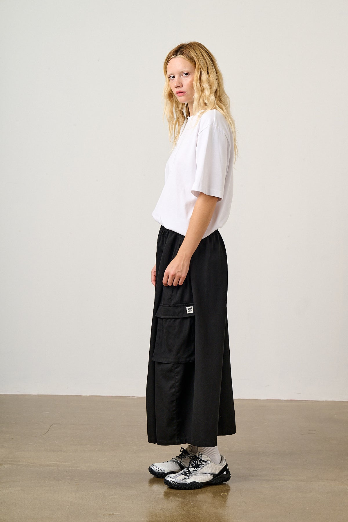 Dakota - Organic Cotton Twill Midi Skirt in Black