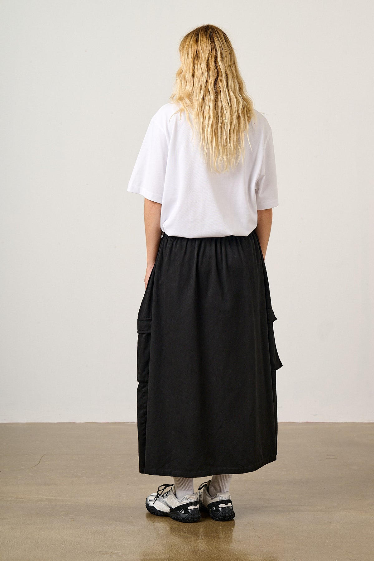 Dakota - Organic Cotton Twill Midi Skirt in Black