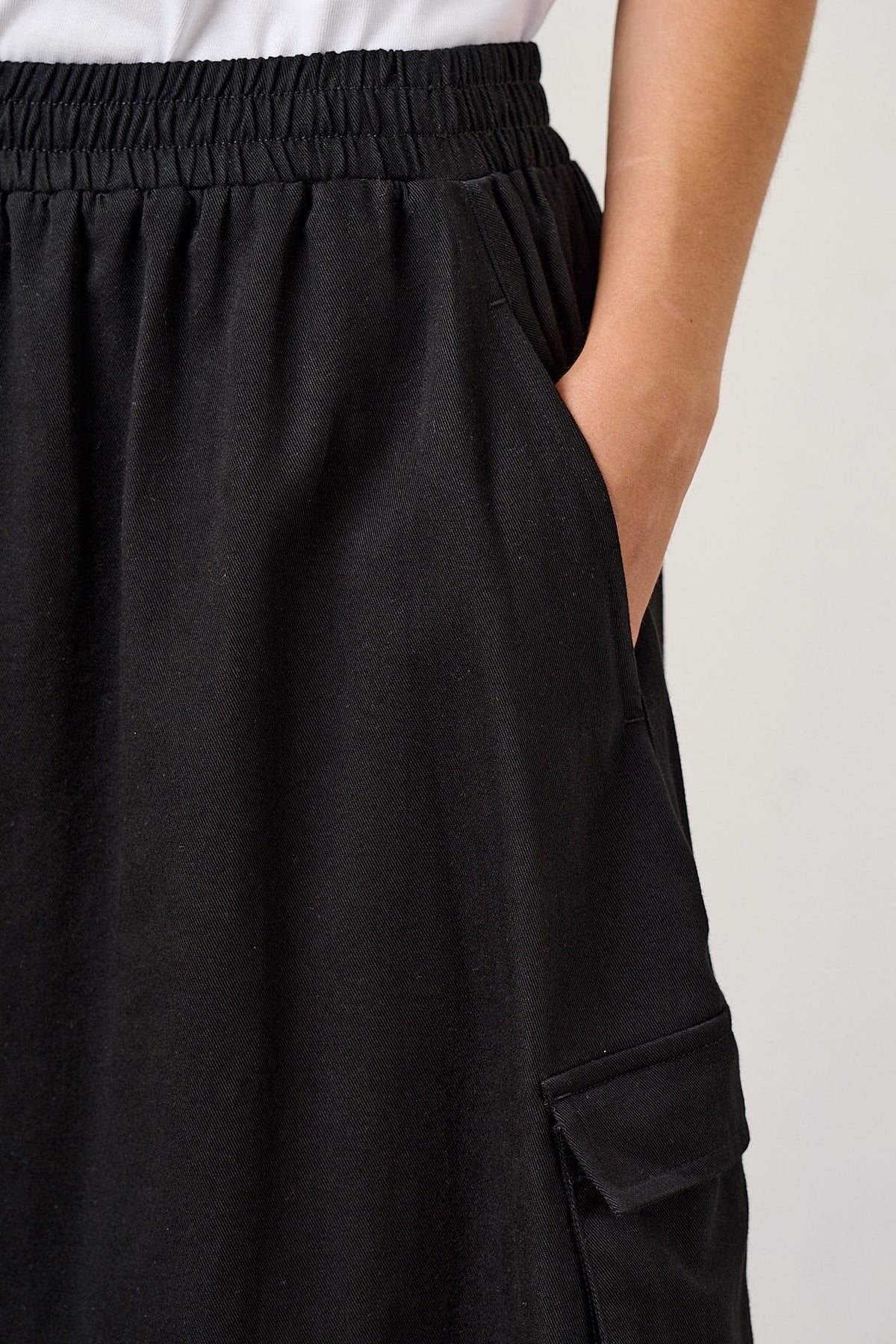Dakota - Organic Cotton Twill Midi Skirt in Black