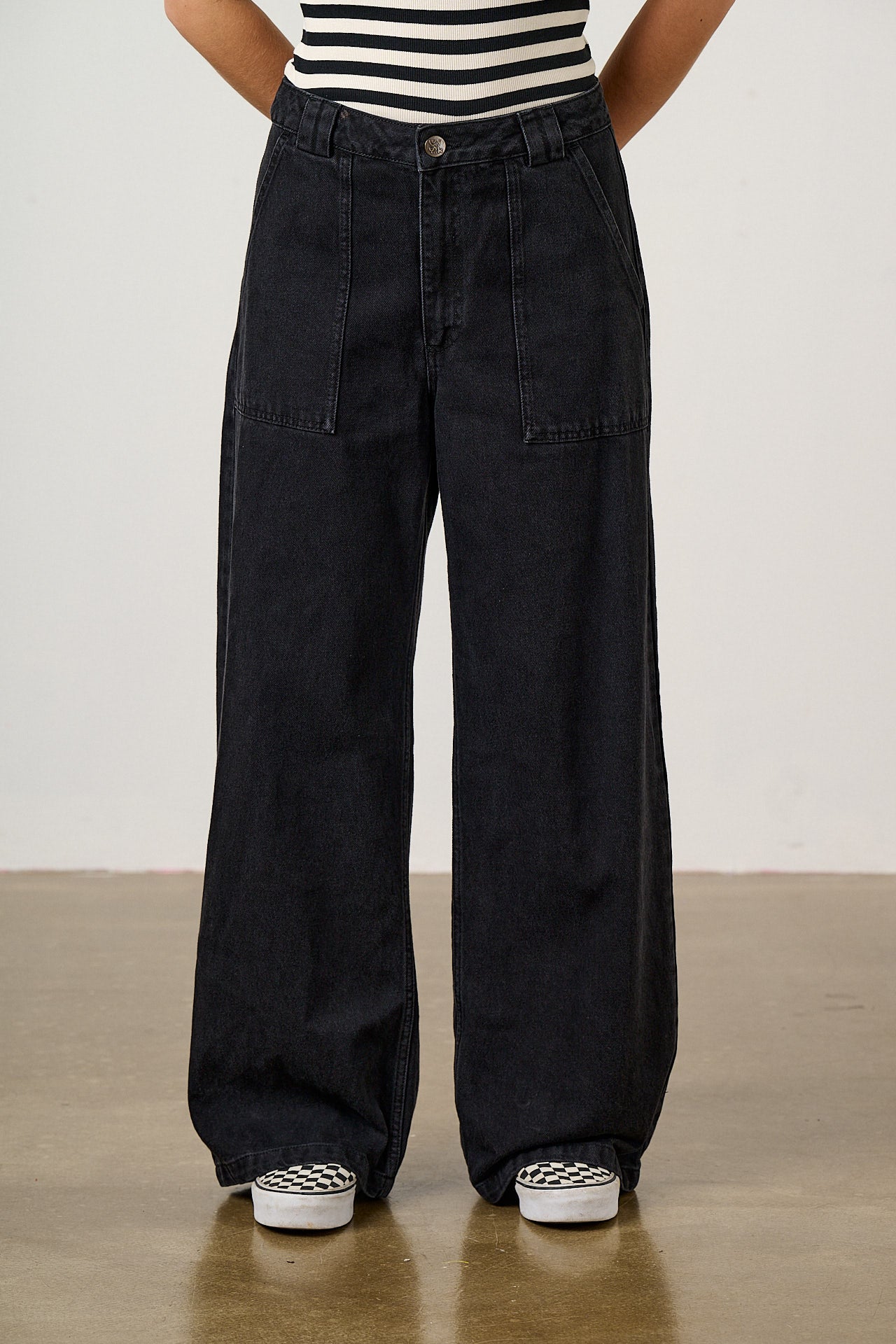 Delores - Wide Leg Jeans Organic Cotton Denim in Washed Black