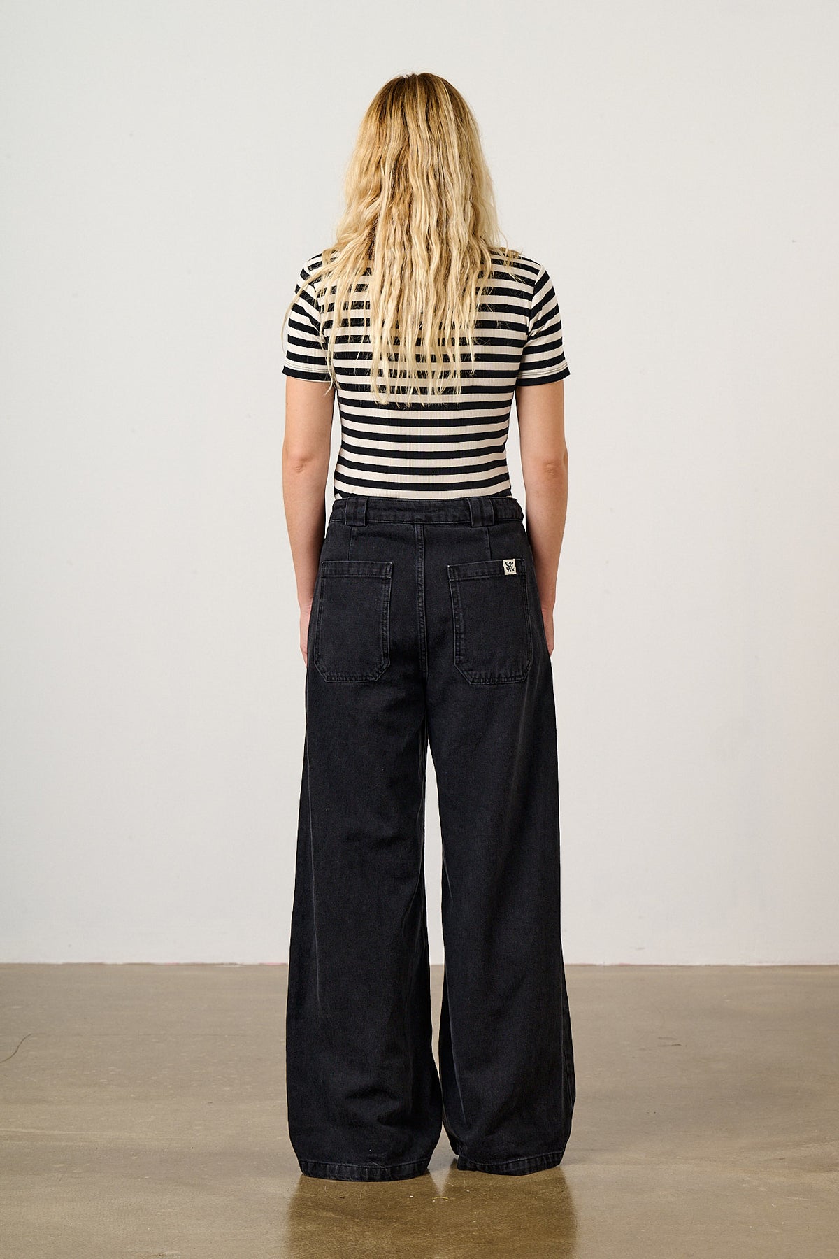 Delores - Wide Leg Denim Jeans in Washed Black