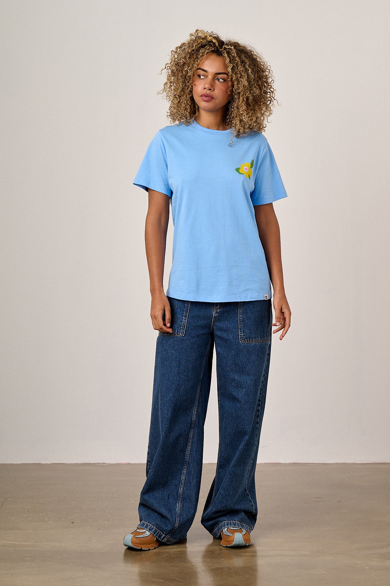 Denver - Cotton T-Shirt in Blue Bloomin' Flowers Print