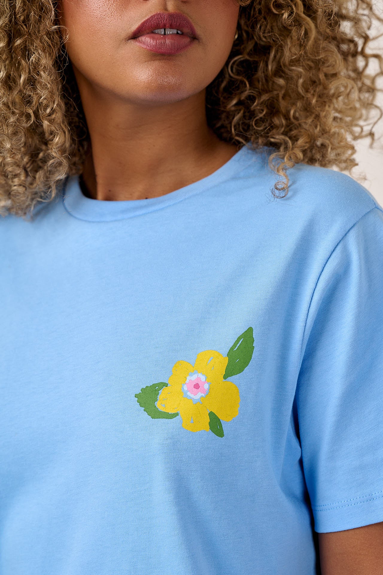 Denver - Cotton T-Shirt in Blue Bloomin' Flowers Print