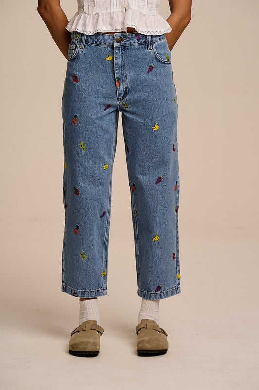 Drew - Cropped Straight Legged Cotton Trousers in Light Wash Veg Embroidery
