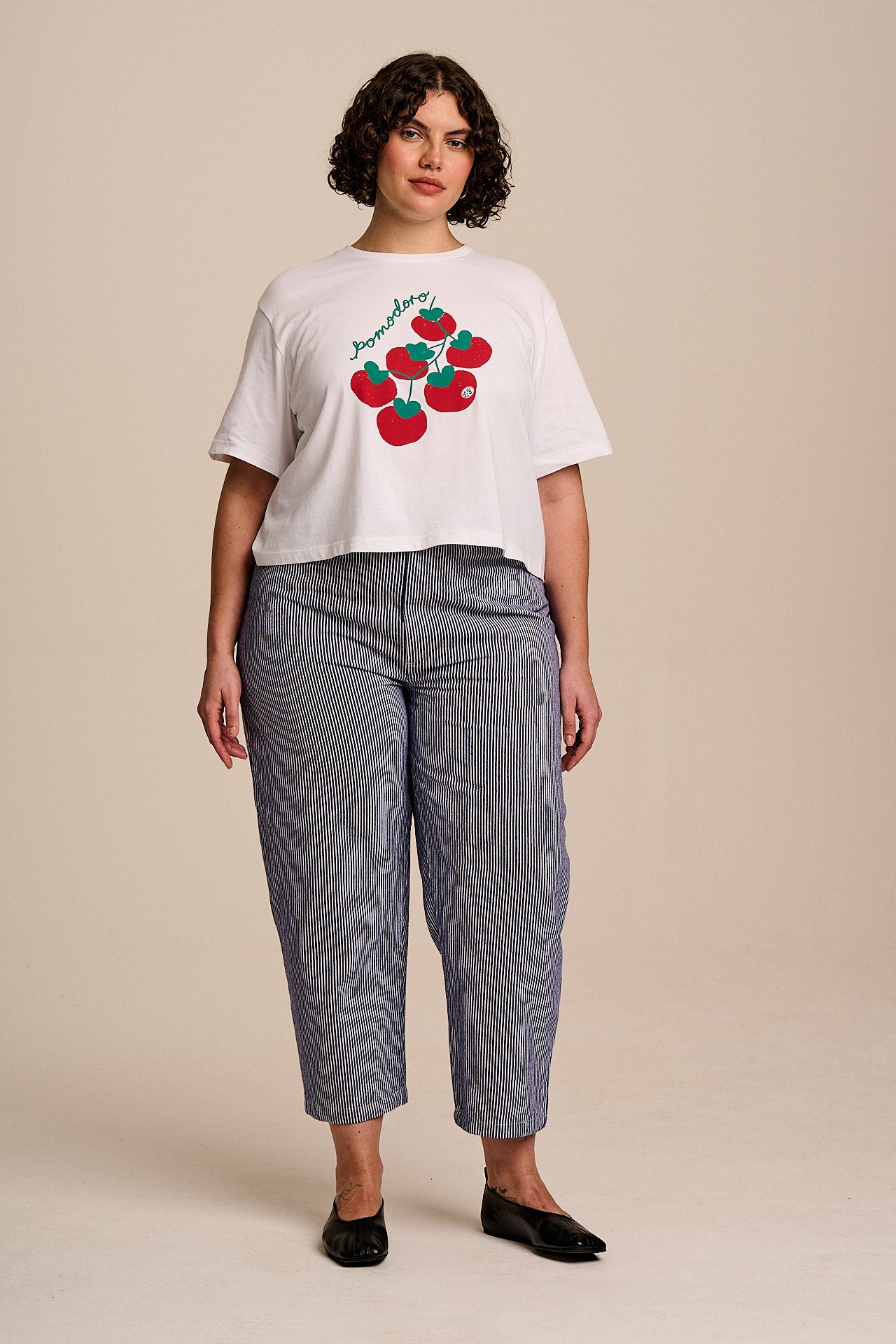 Drew - Cropped Straight Leg Cotton Trousers in Navy Stripe