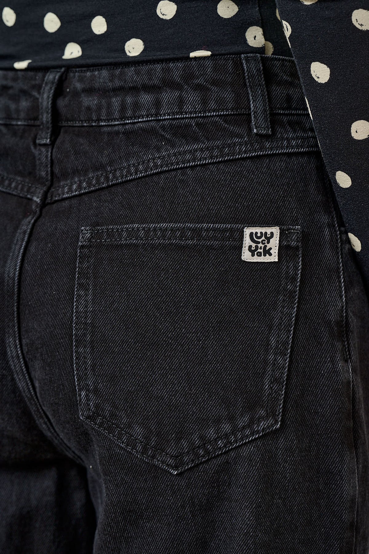 Drew - Cropped Straight Leg Denim Jeans in Washed Black