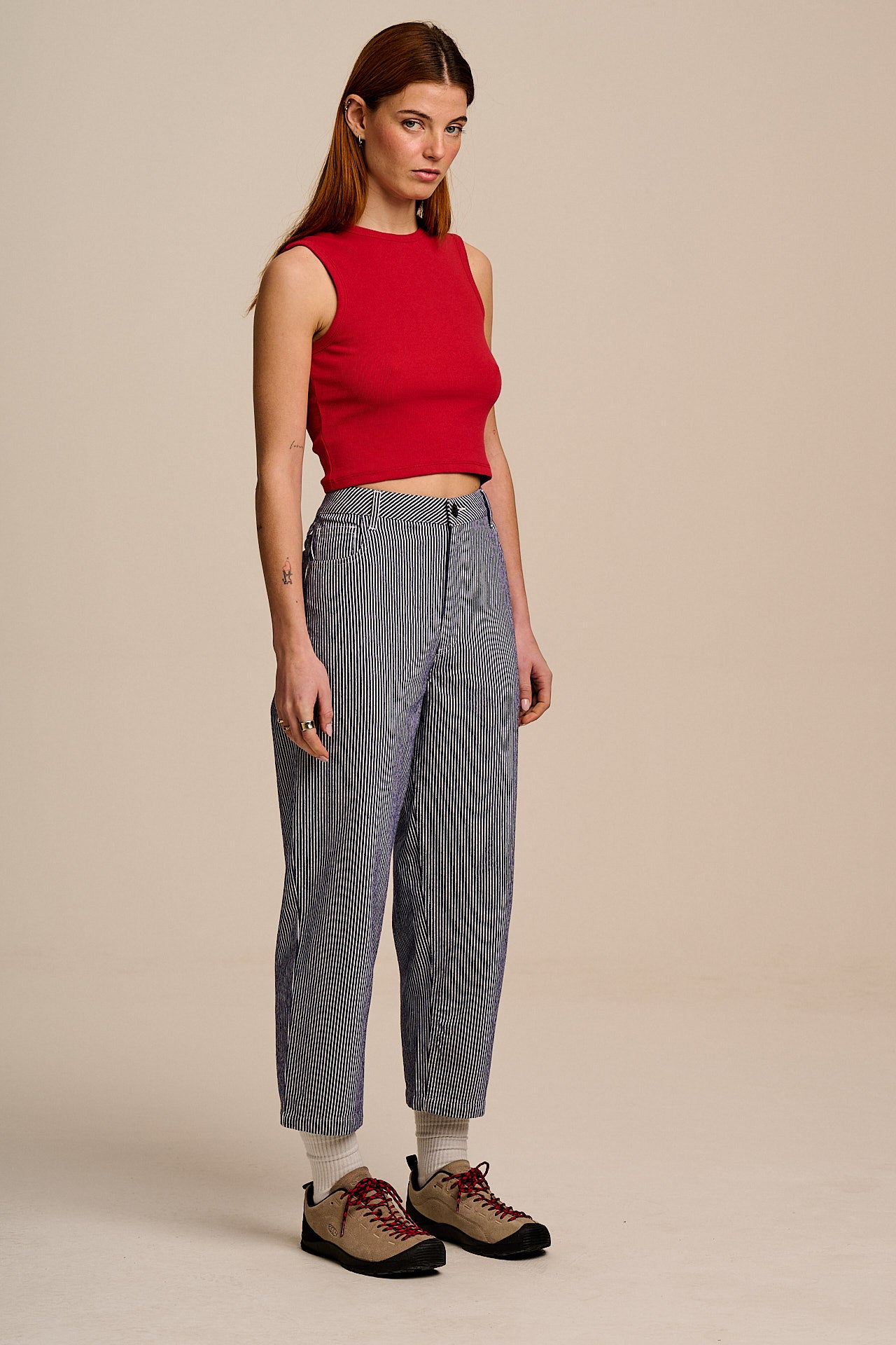 Drew - Cropped Straight Leg Cotton Trousers in Navy Stripe