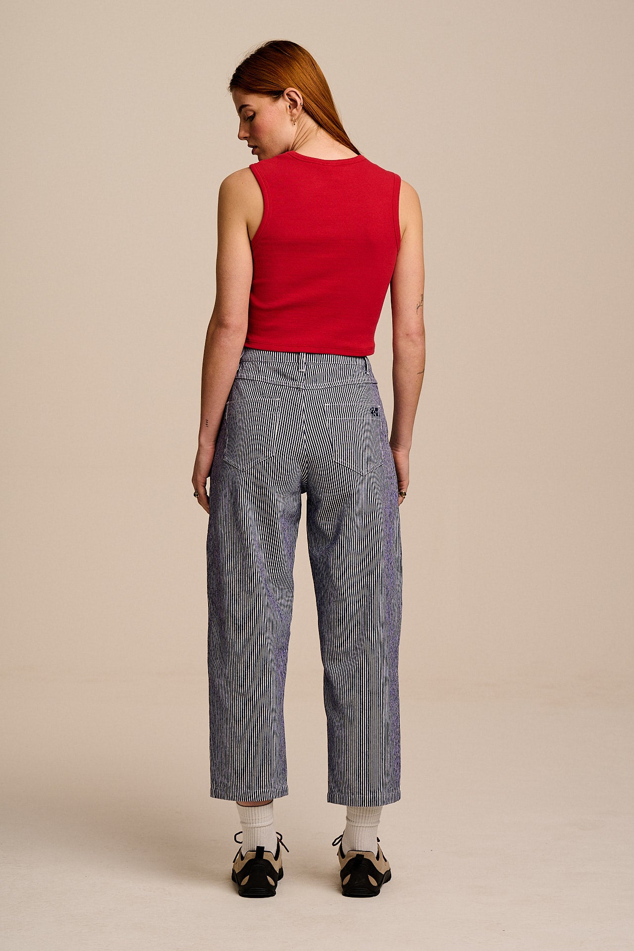 Drew - Cropped Straight Leg Cotton Trousers in Navy Stripe