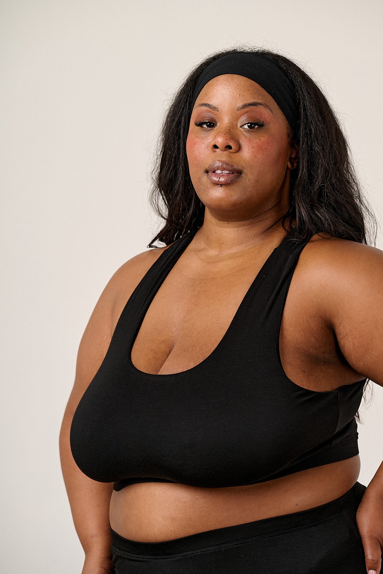 Emil - Viscose Crop Top in Black