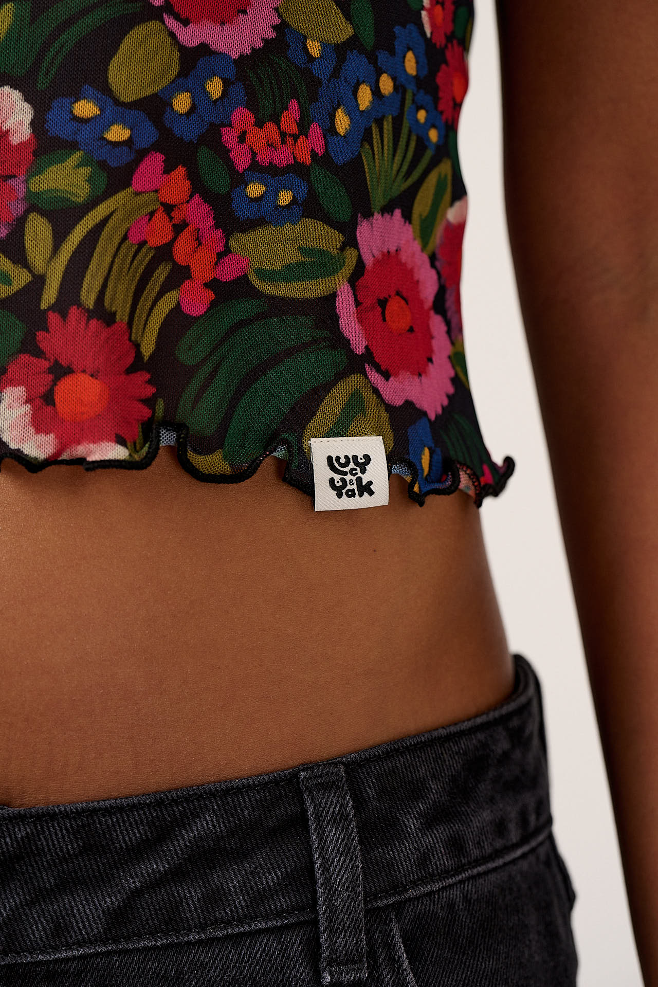 Greta - Cropped Mesh Top in Black Marie Print