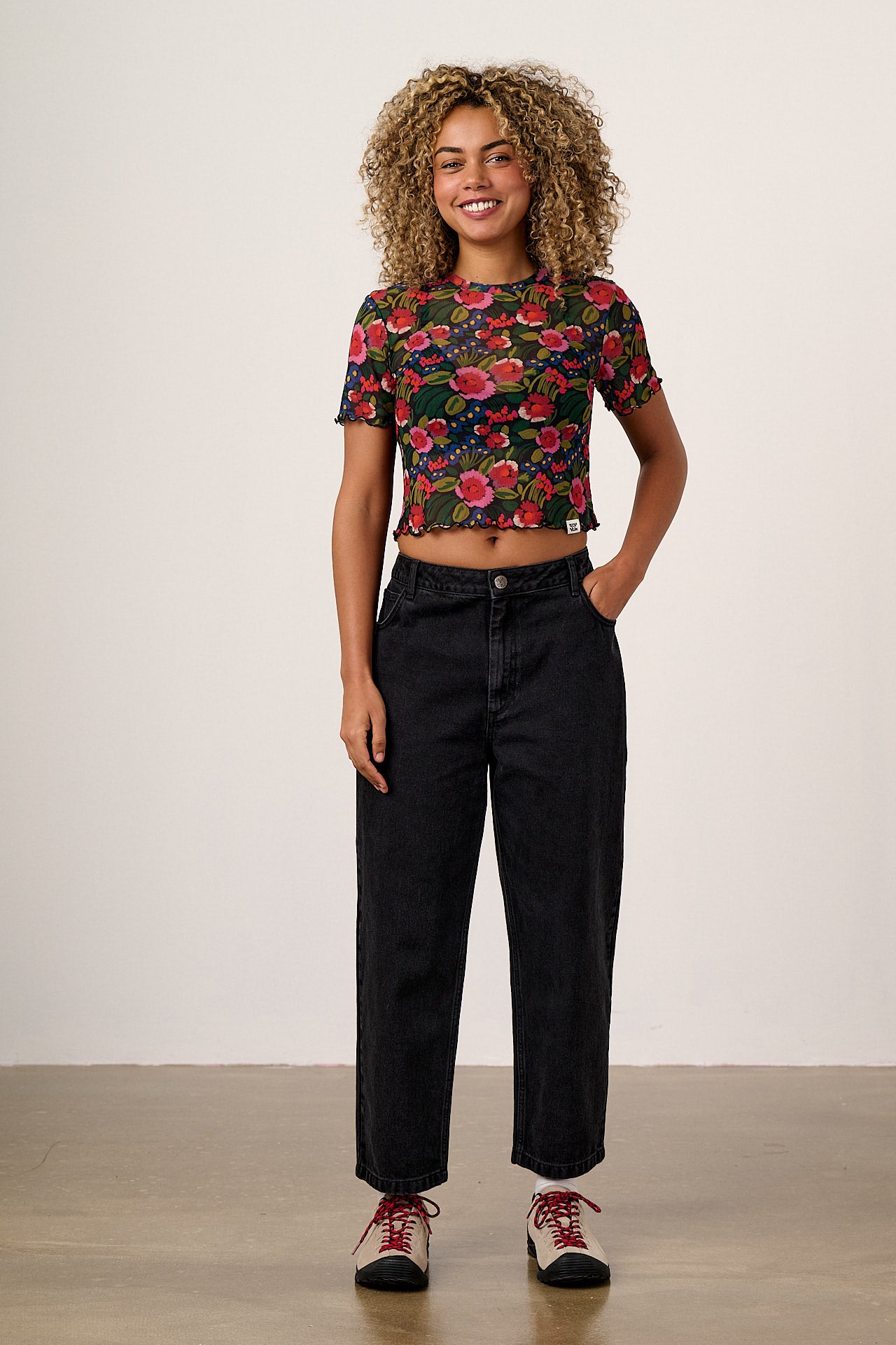 Greta - Cropped Mesh Top in Black Marie Print