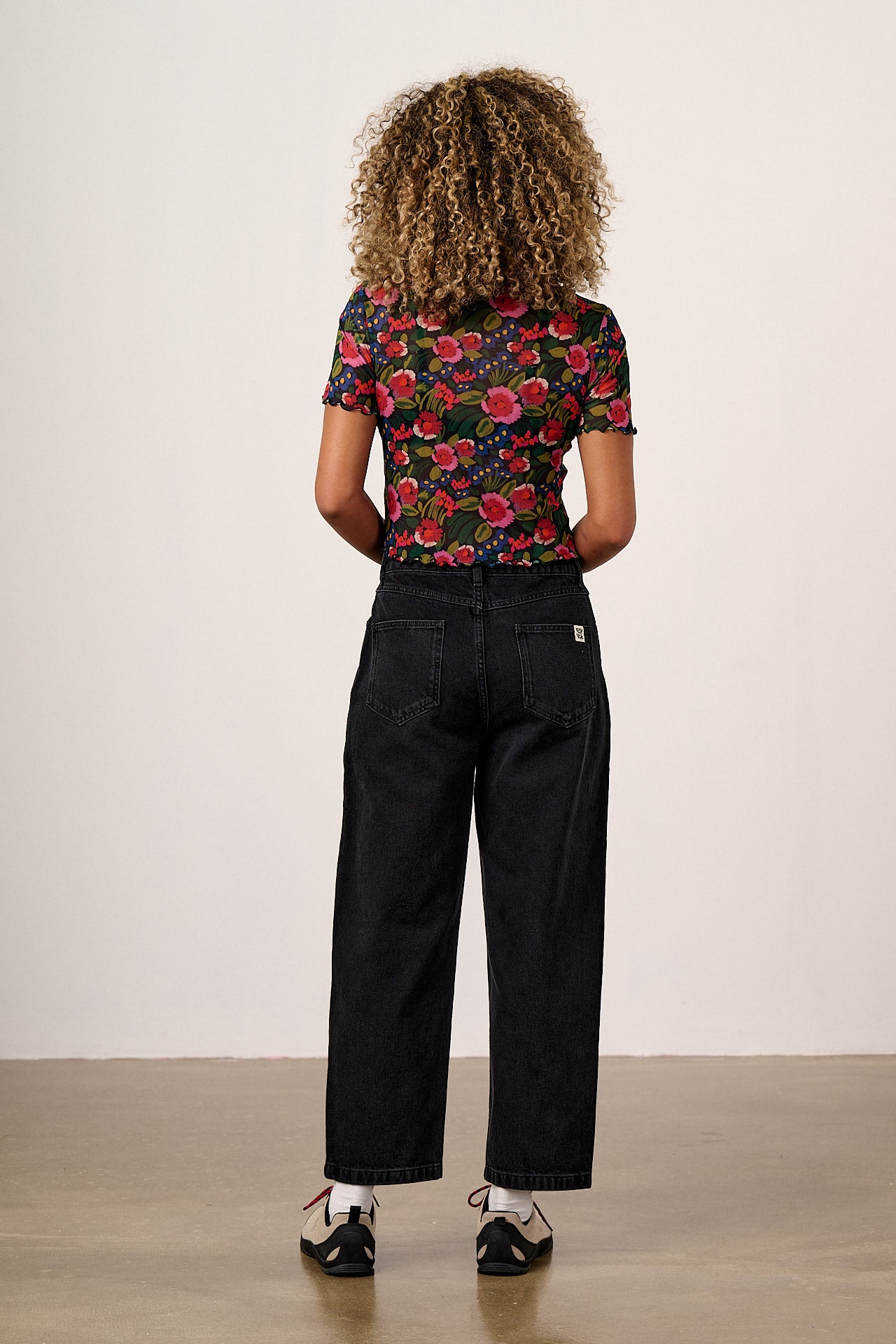 Greta - Cropped Mesh Top in Black Marie Print