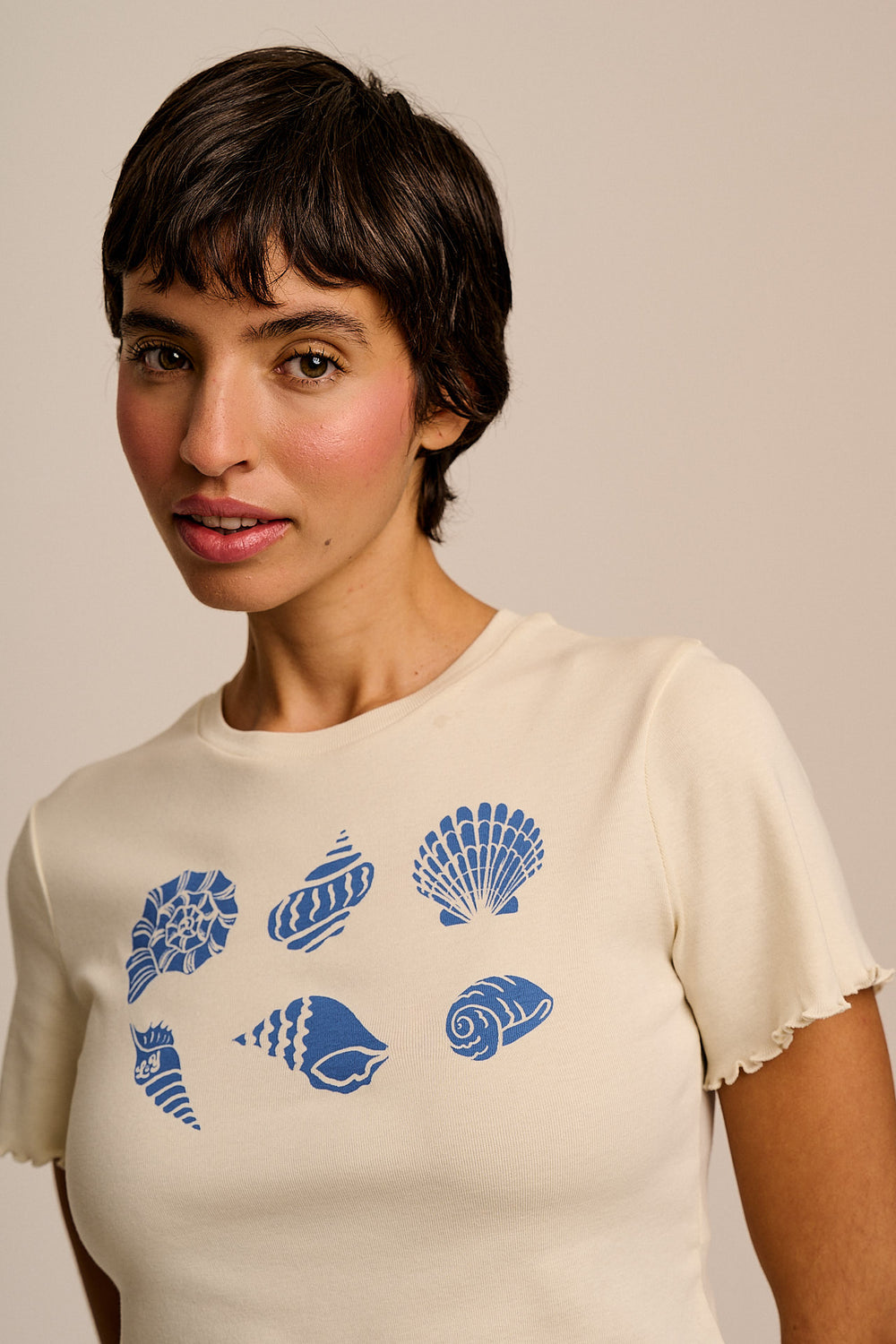 Greta - Cropped Cotton Top in Ecru Shell Print