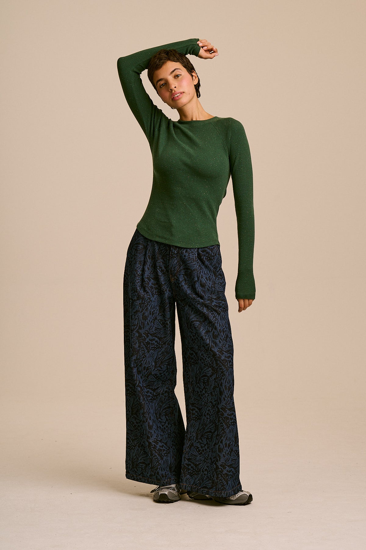 Harlow - Organic Cotton Long Sleeve Raglan Tee in Dark Green
