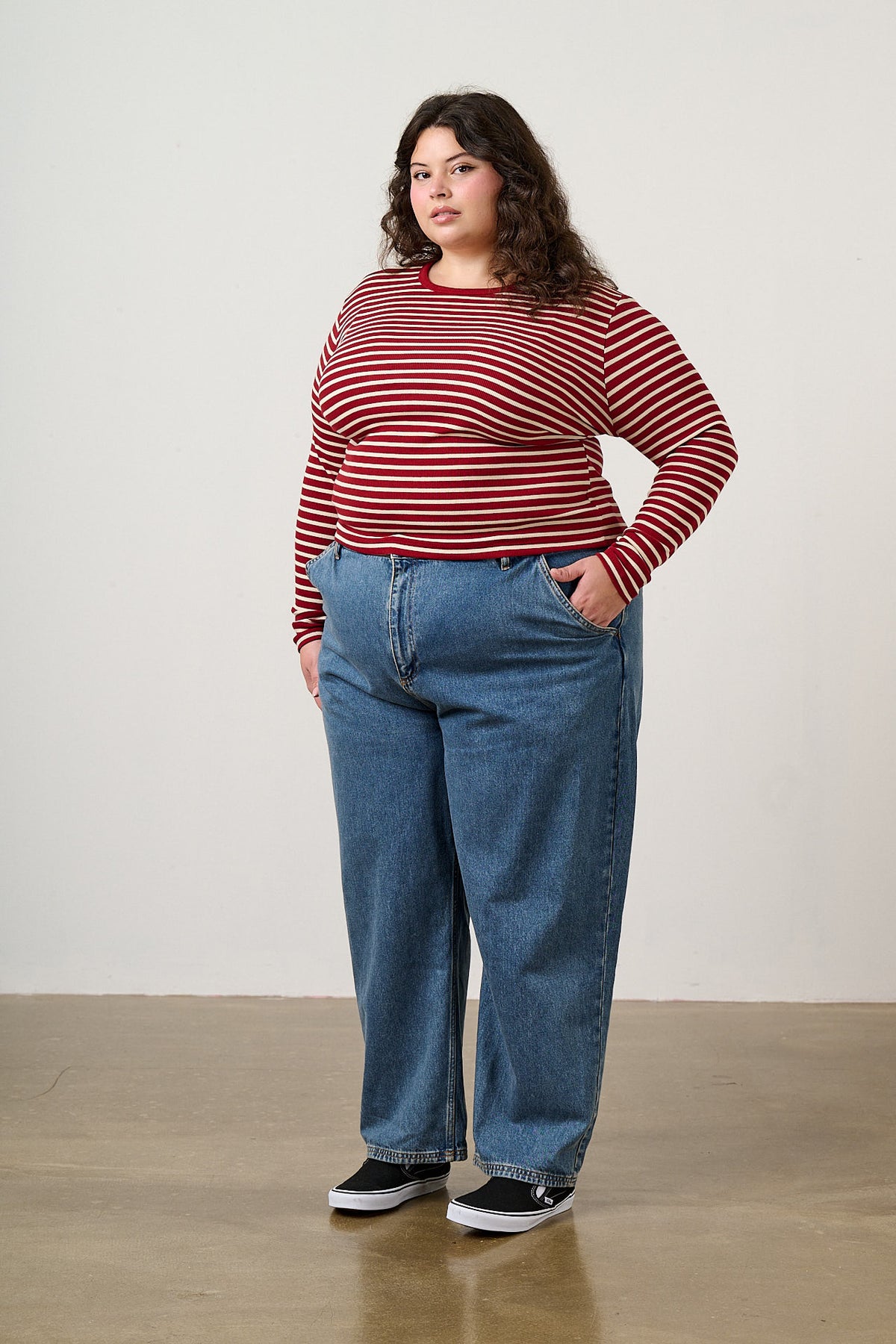 Linden -  90's Straight Leg Jeans in Midwash Denim
