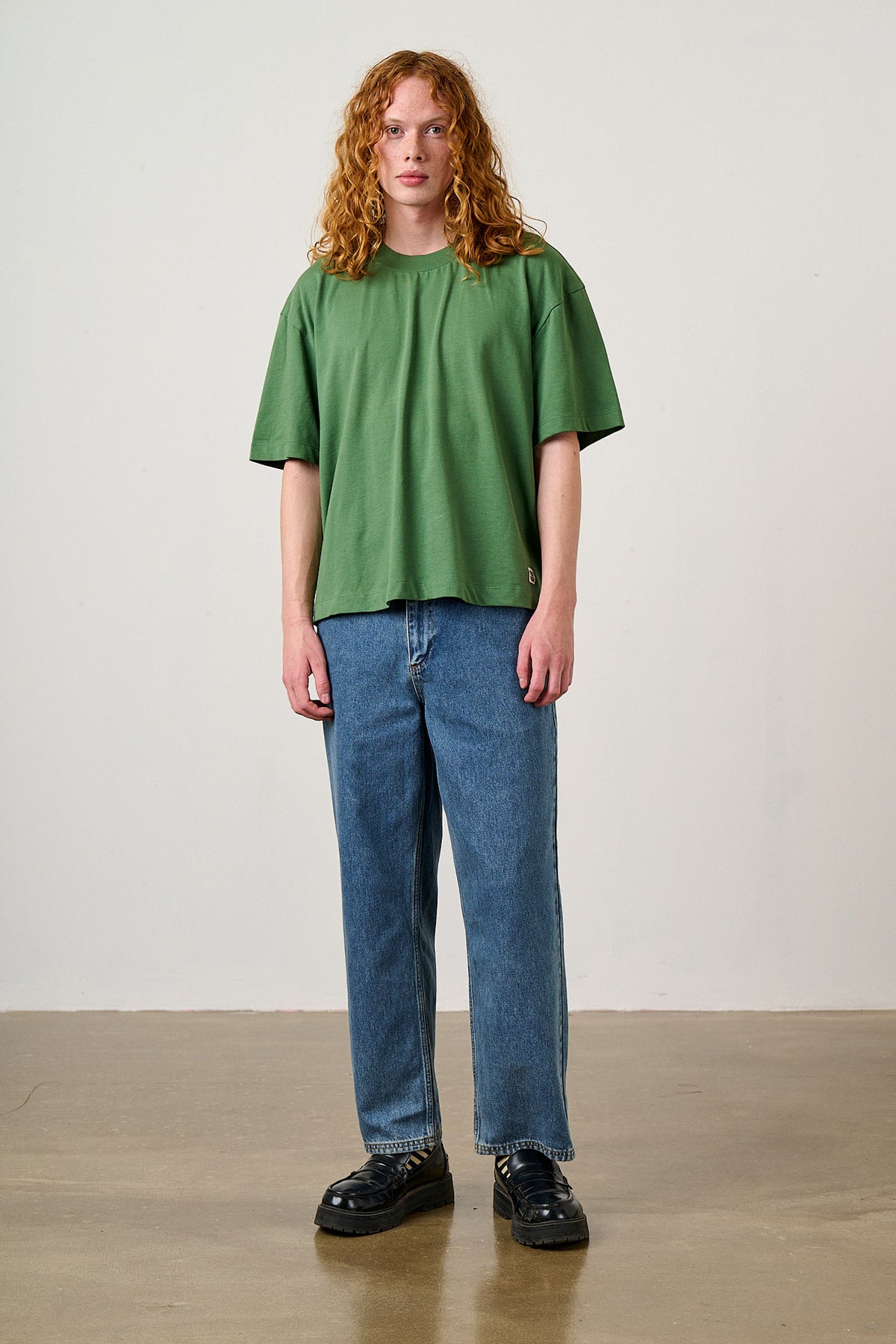 Linden -  90's Straight Leg Jeans in Midwash Denim