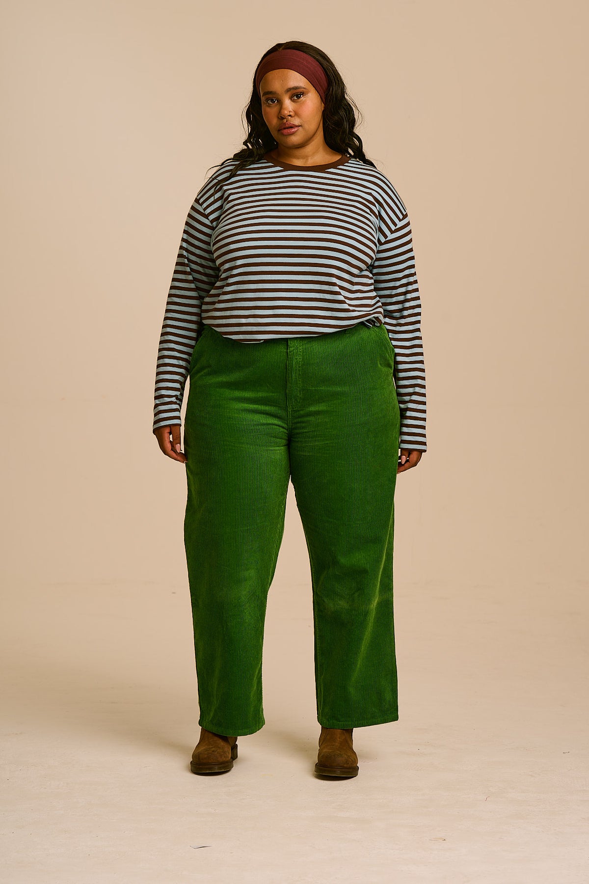 Linden - 90's Straight Leg Trousers in Dark Green Cord