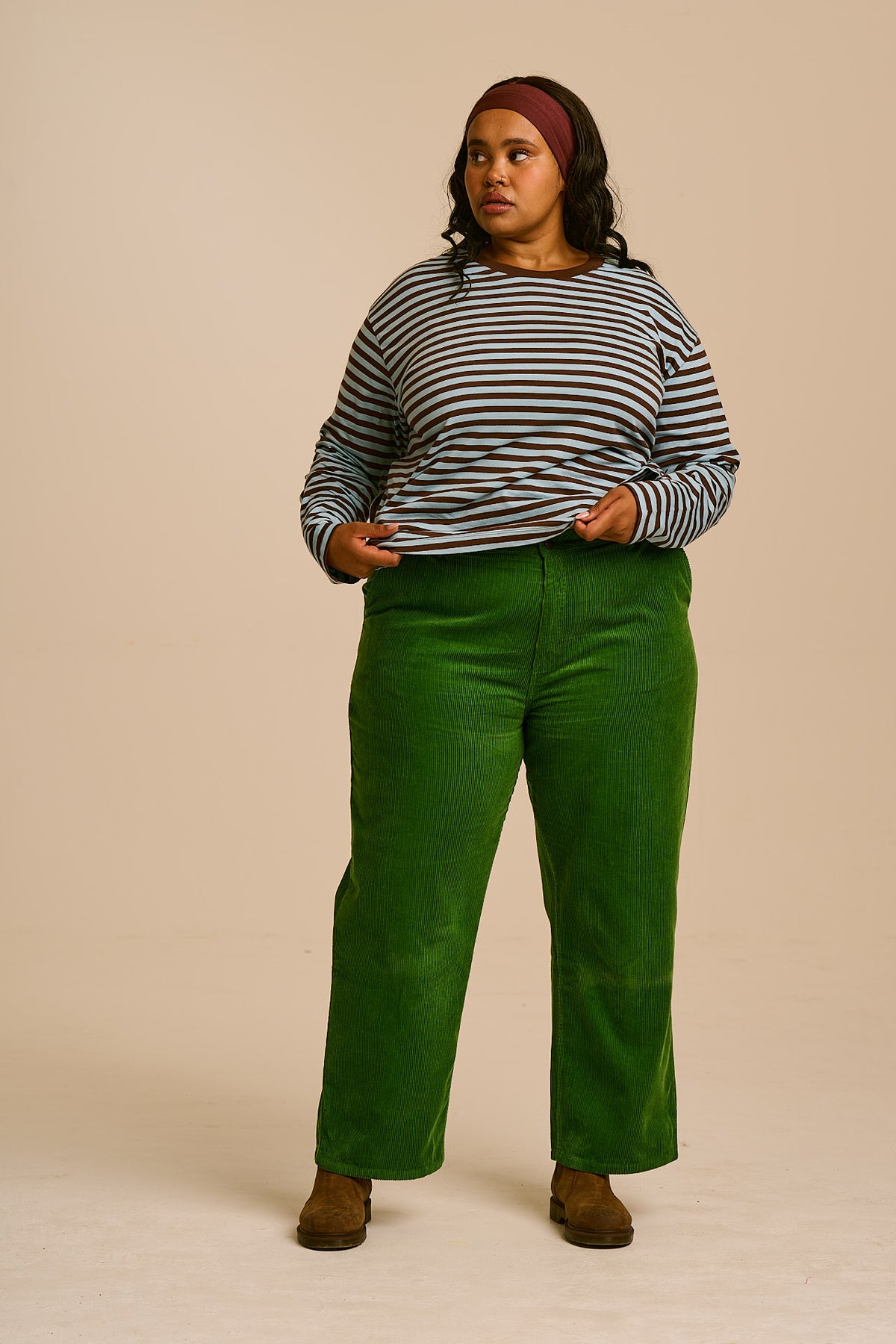 Linden - 90's Straight Leg Trousers in Dark Green Cord