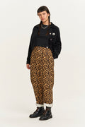 Addison - Tapered Twill Jeans in Leopard Print