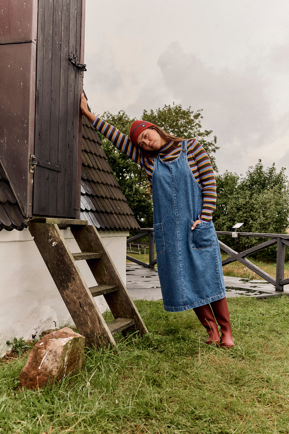 Lily - Denim Midi Dress in Mid Wash