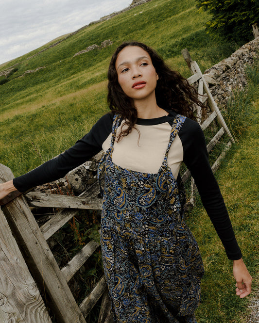 Avi - Long Sleeve Raglan T-Shirt in Black & Beige