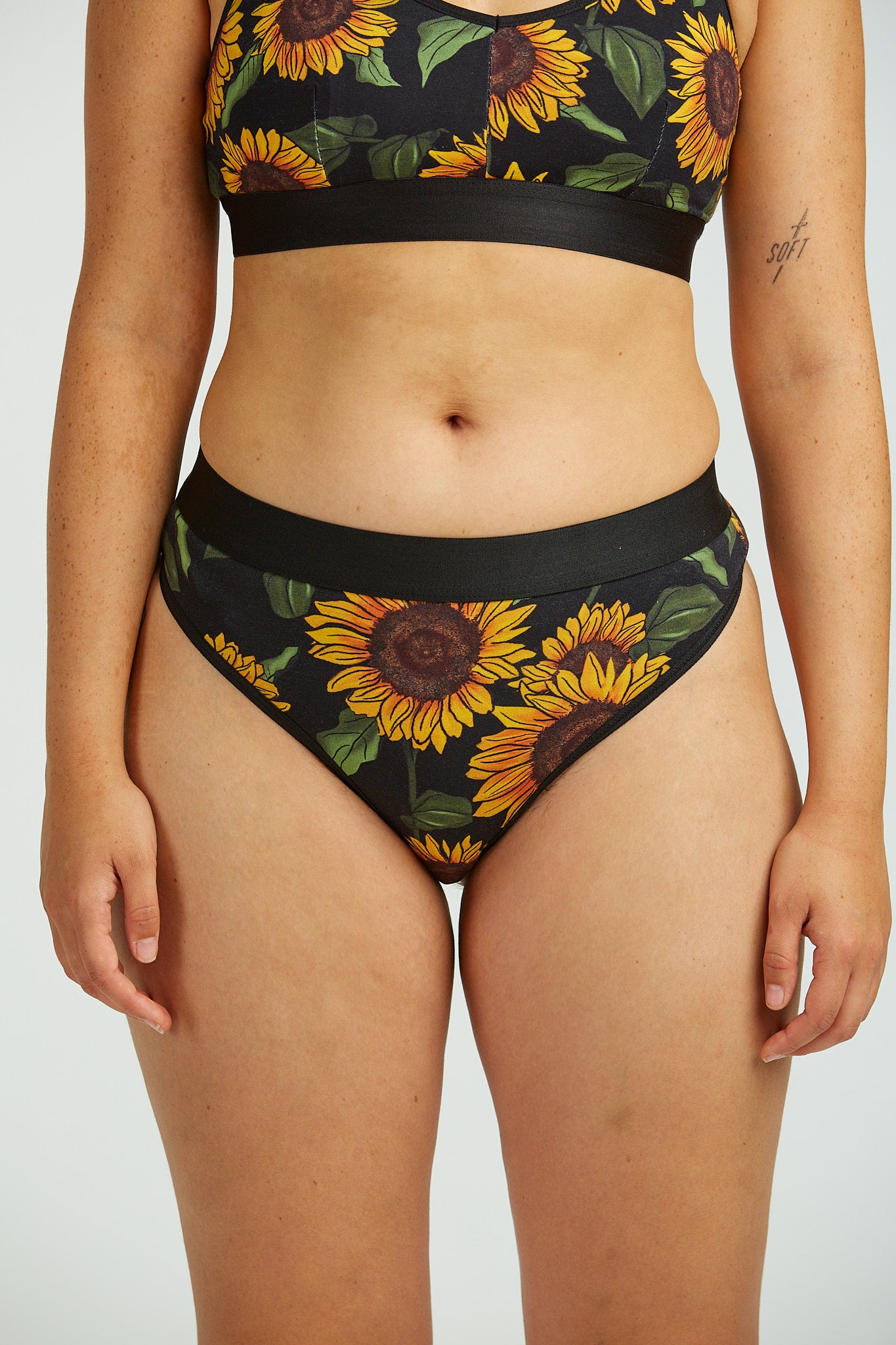 Fleur Thong: ORGANIC COTTON & BAMBOO MIX - Sunflower – Lucy & Yak
