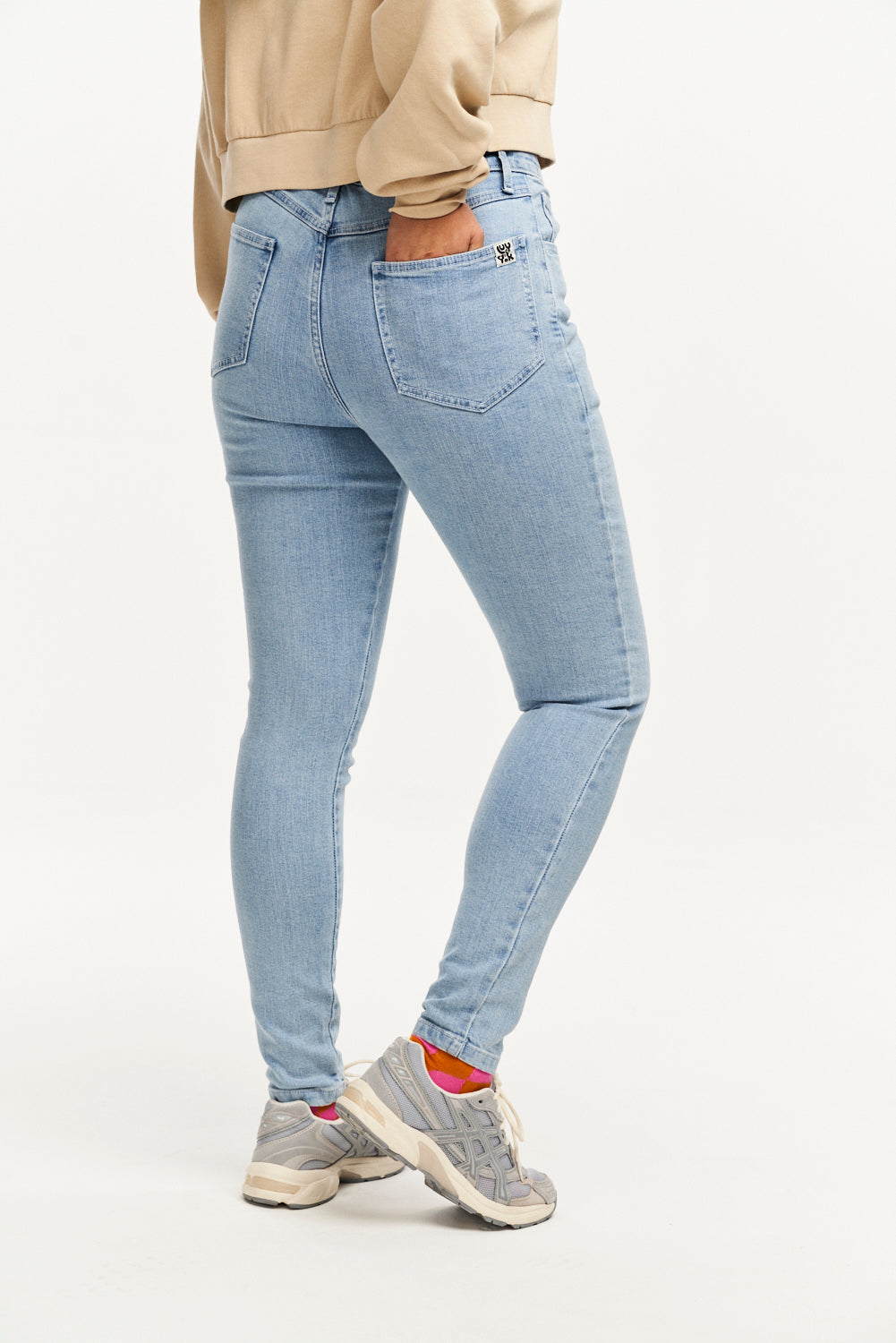 Soho Close Fitting Jeans: ORGANIC DENIM - Light Wash Blue