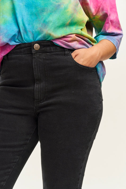 Soho Close Fitting Jeans: ORGANIC DENIM - Washed Black