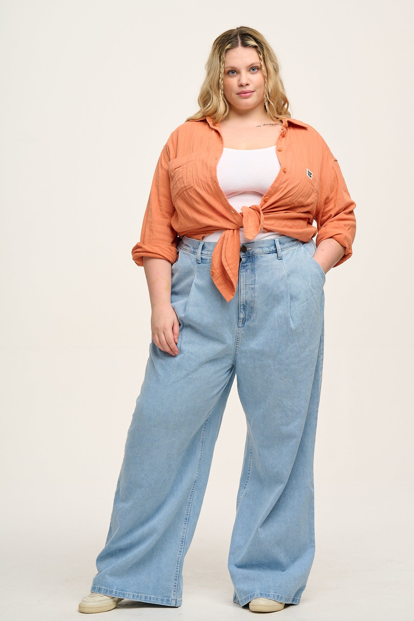 Plus size store light wash jeans