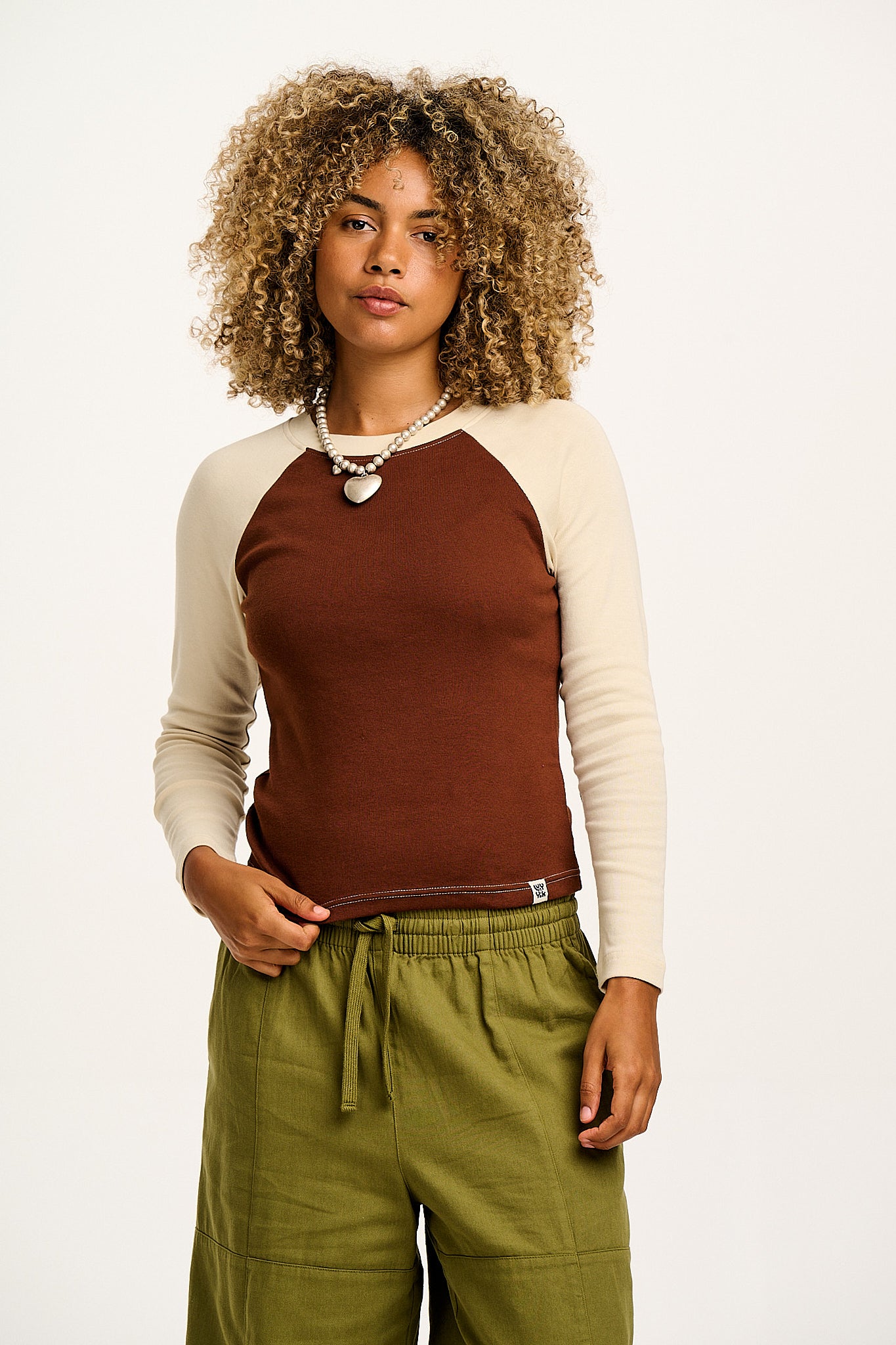 Avi - Long Sleeve Raglan Tee in Cream & Brown Block