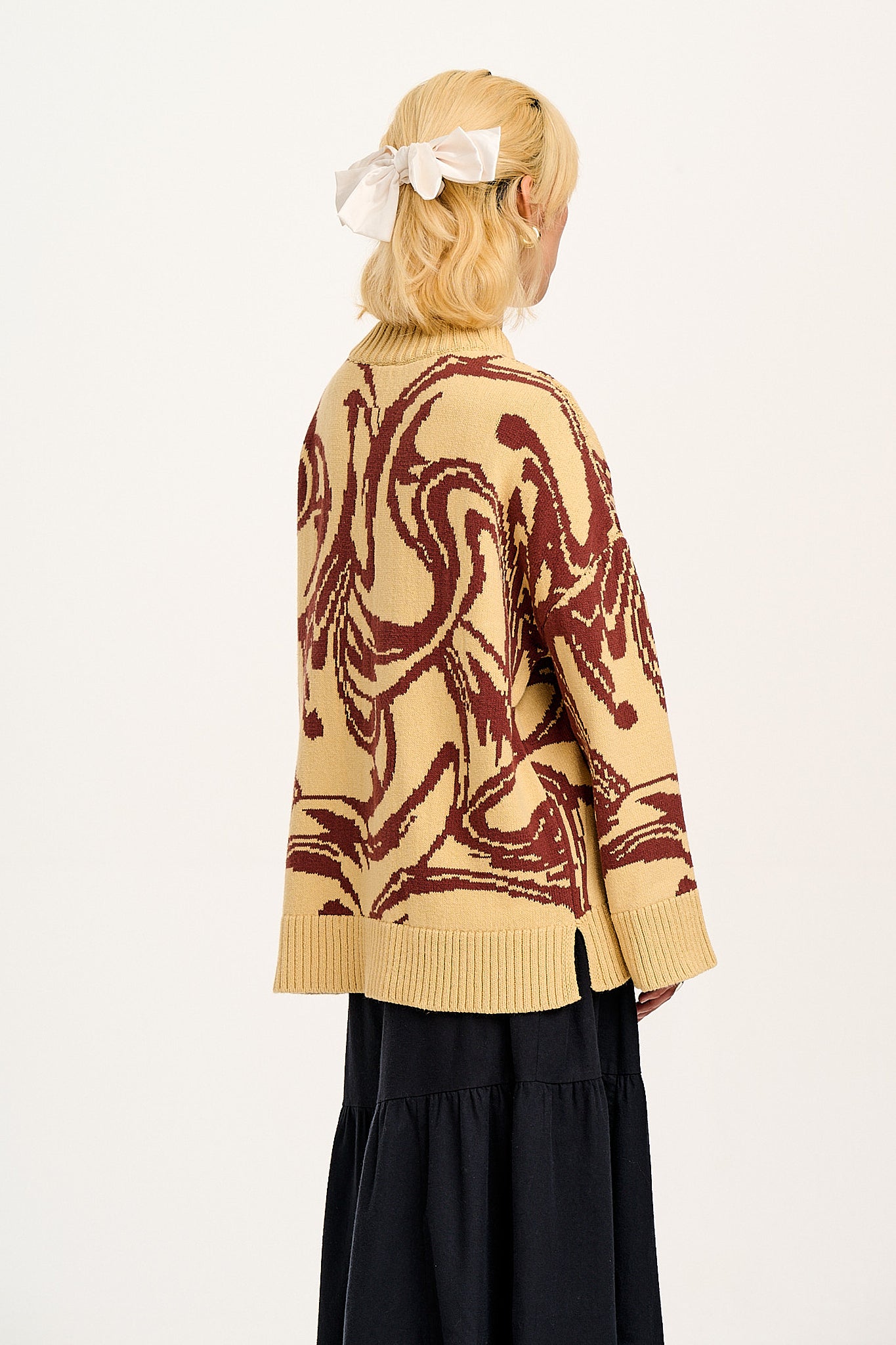 Amari - Oversized Knitted Jumper in Cream & Brown Swirl